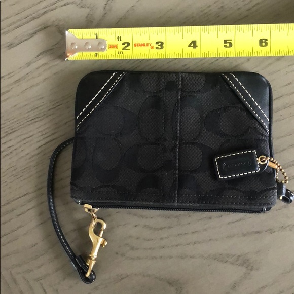 Coach Wristlet ! - Picture 5 of 5